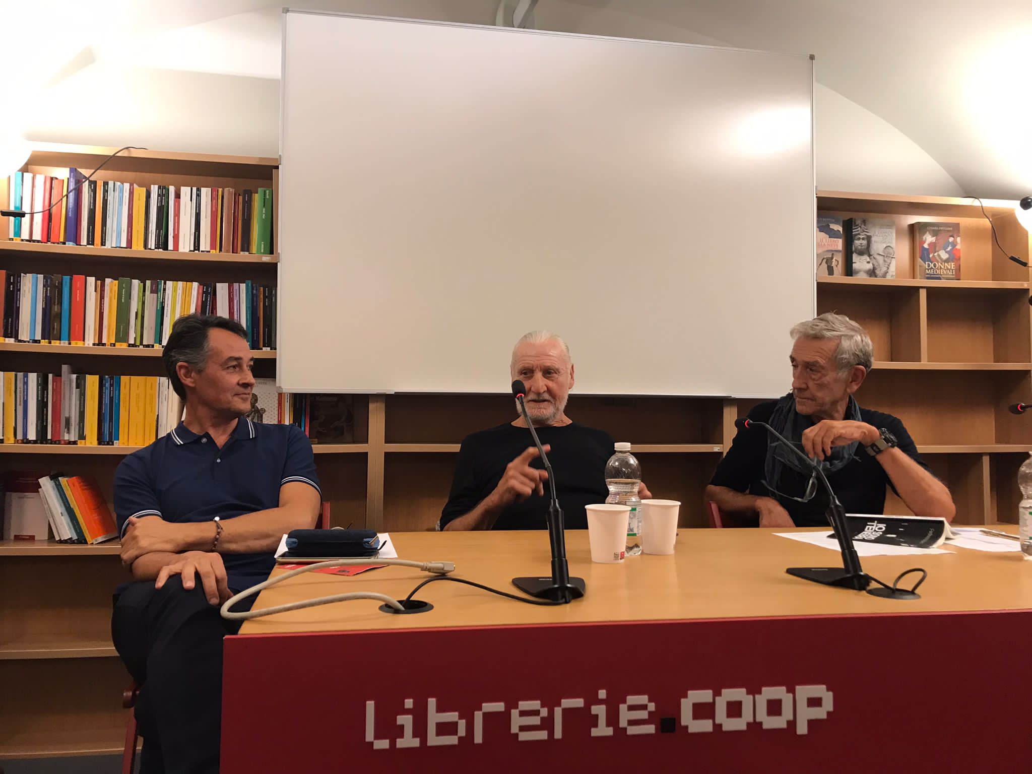 Grande successo a Bologna per Ferdinando Balzarro con il Romanzo IO SONO TENEBRA alla Presentazione presso la Libreria Zanichelli